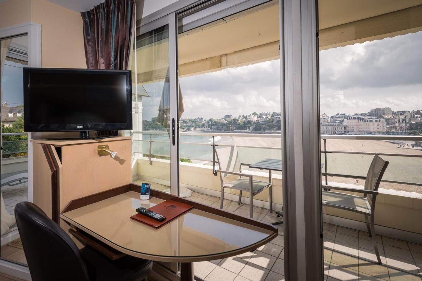 Le Crystal Dinard Plage Екстер'єр фото