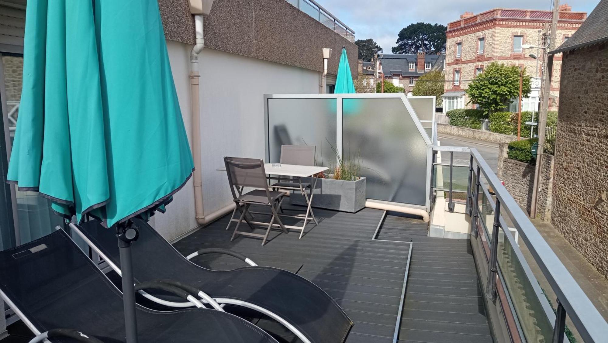 Le Crystal Dinard Plage Екстер'єр фото