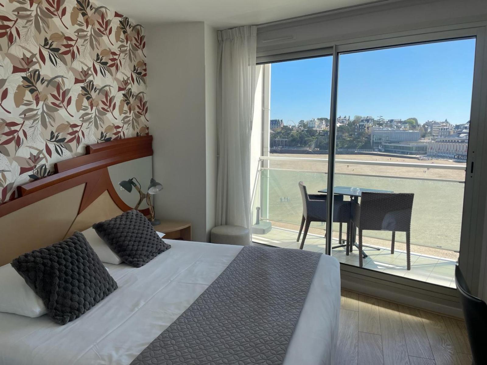 Le Crystal Dinard Plage Екстер'єр фото